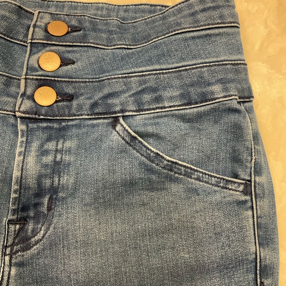 J Brand High Waist Three-Button Four-Pocket Jeans, Slim Leg, Sz 25” x 29” Inseam - Picture 4 of 14